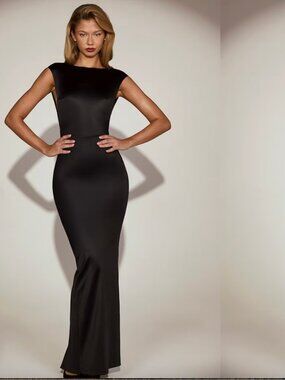 Oh Polly Black Open Back Maxi Gown – New With Tags 🖤